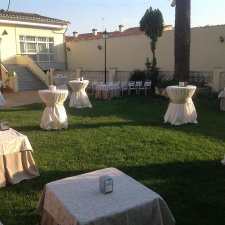 Victoria Hotel Trujillo Buitenkant foto