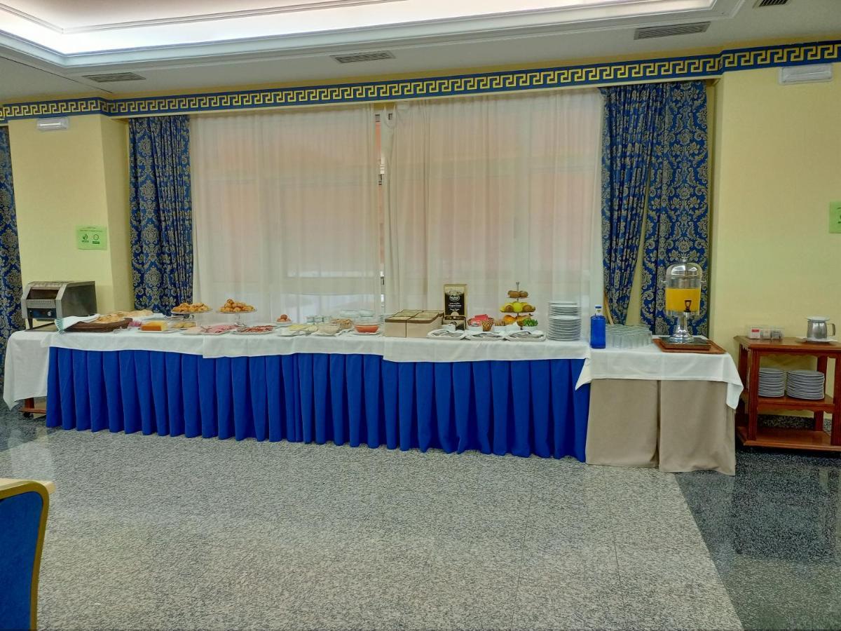 Victoria Hotel Trujillo Buitenkant foto