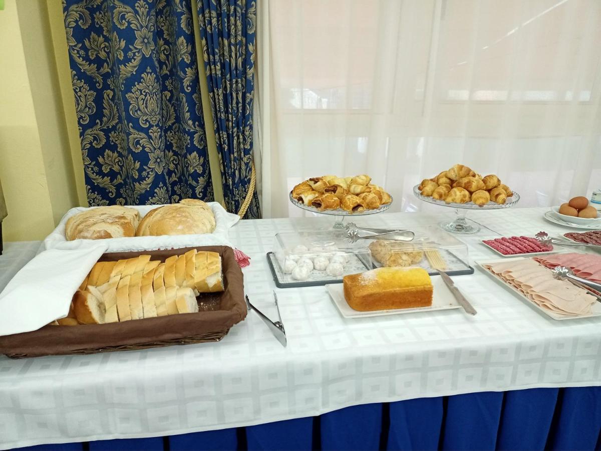 Victoria Hotel Trujillo Buitenkant foto